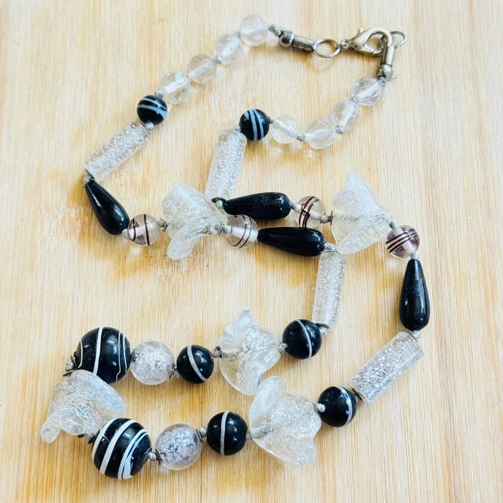 VTG‎ Necklace End Of Day Swirl Glass Beads White Black Venetian Murano Italy 28